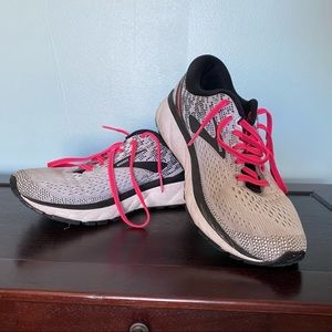 Brooks Ghost 11 size 10 medium with